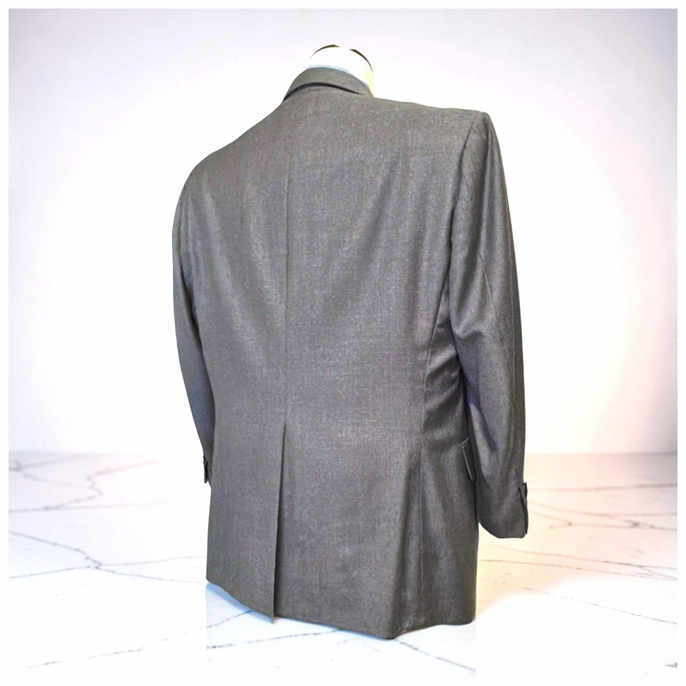 Tom James Royal Classic Gray Suit | 2-Piece | Hand Tailored | Executive Business - Picture 4 of 15